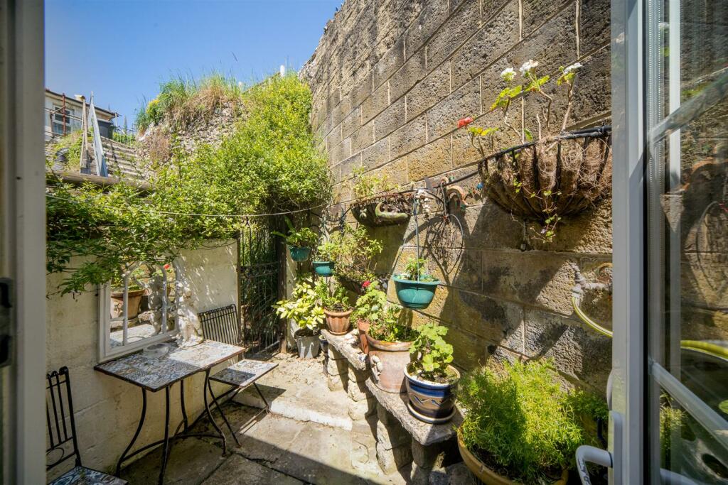 Rear Courtyard Garden