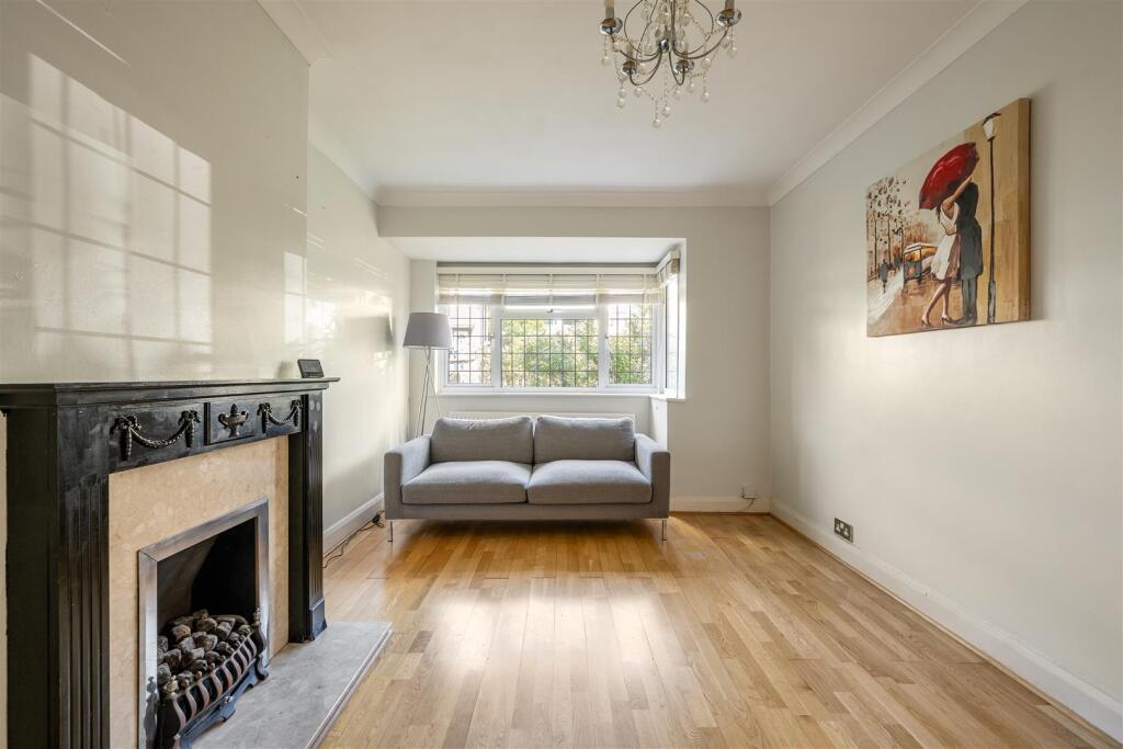 Lawrence Hill E4