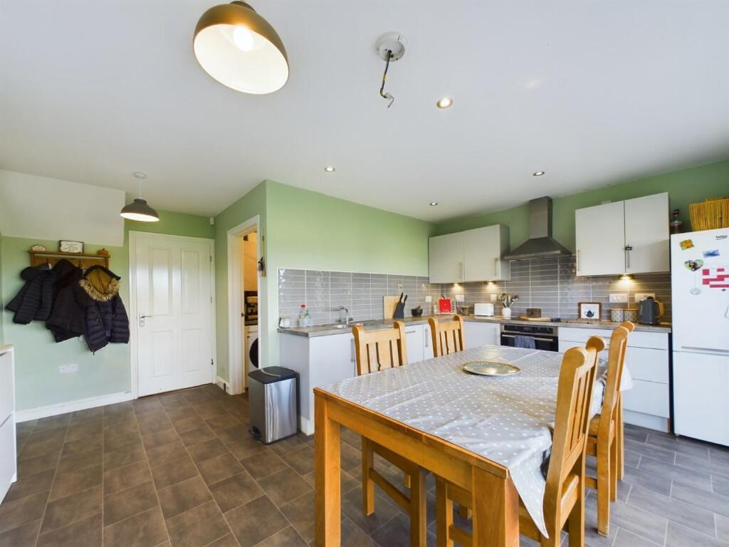 Kitchen/Dining Area