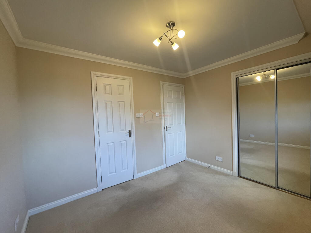 Master Bedroom b.JPG