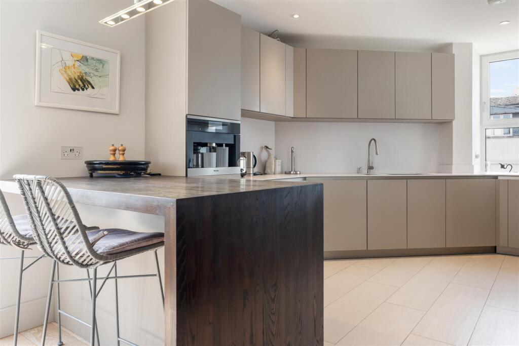 Flat 27, Manor House Court W9 2PZ-No Watermark-13.