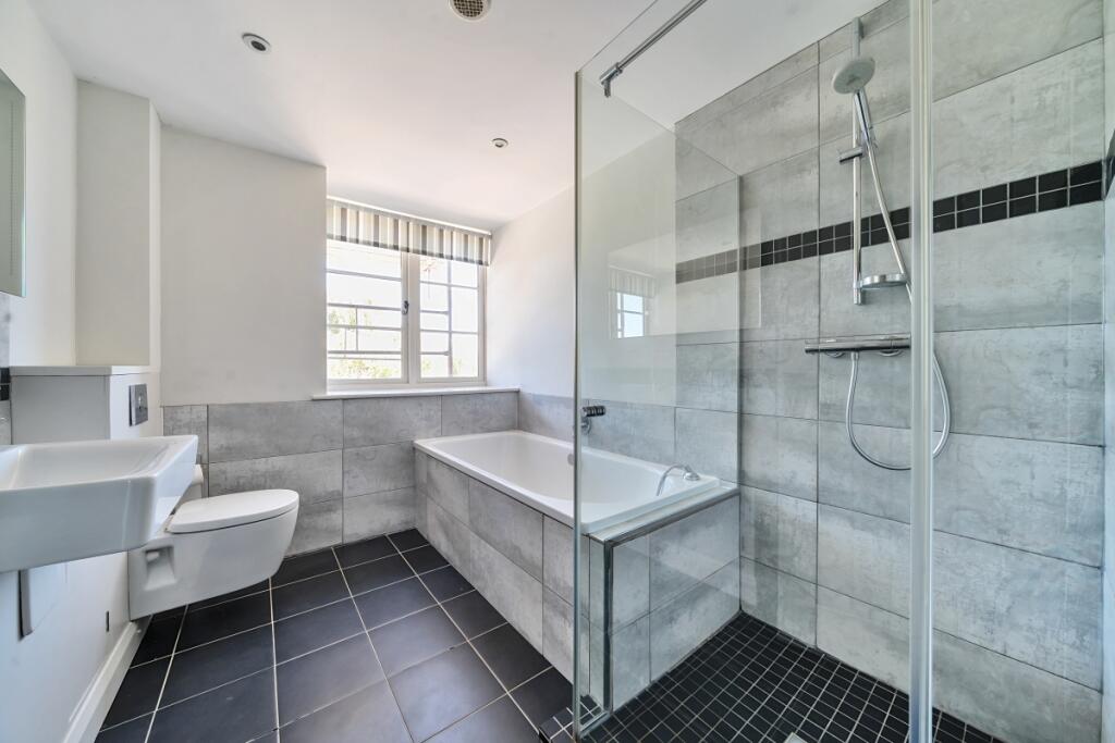 1319579-12-686fed...