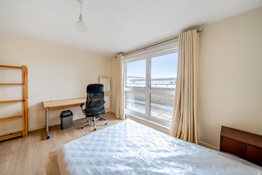 1369552-3-68ef7b6...