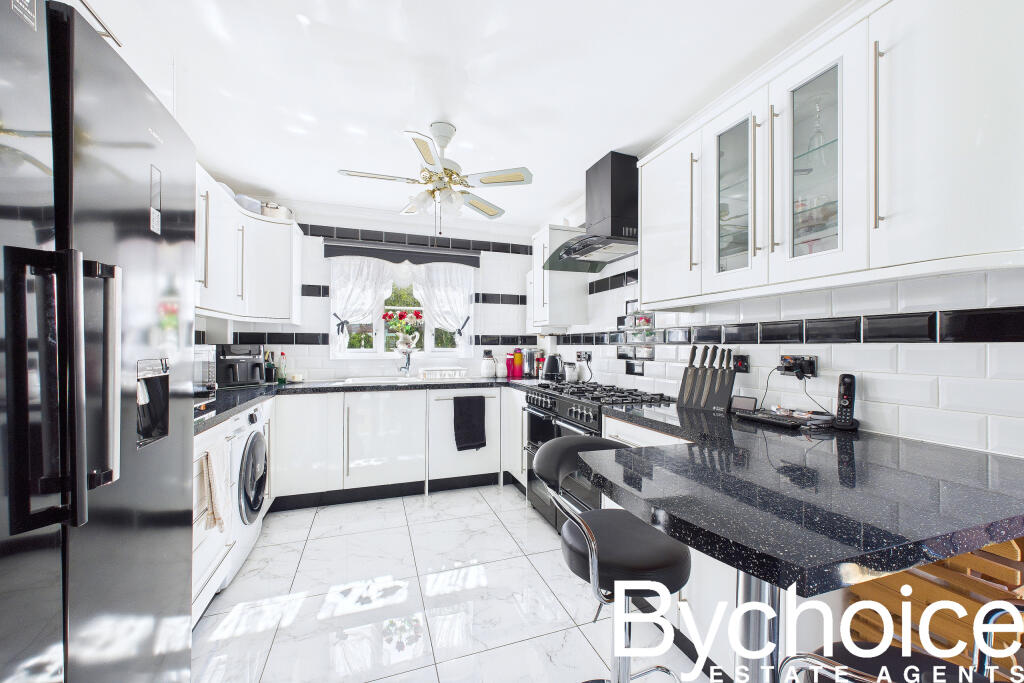 CAM05454G0-PR0052-STILL012