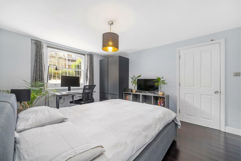 Bedroom 2 (2).JPG