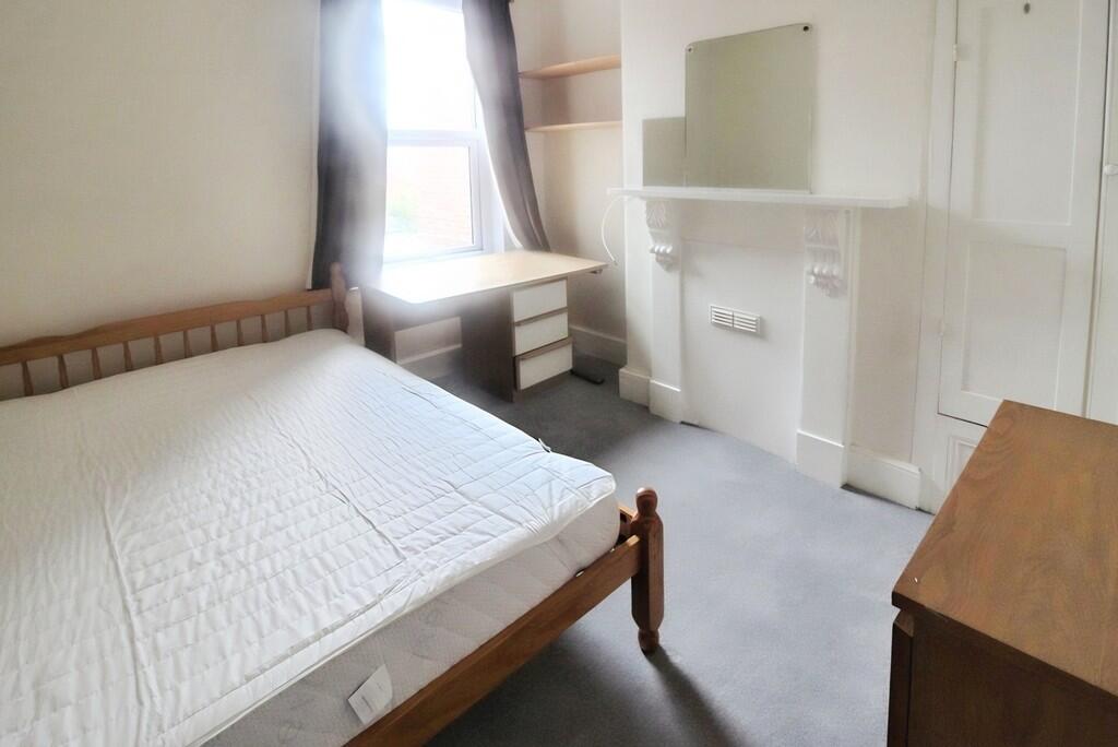 62b1f6b9-Bedroom ...
