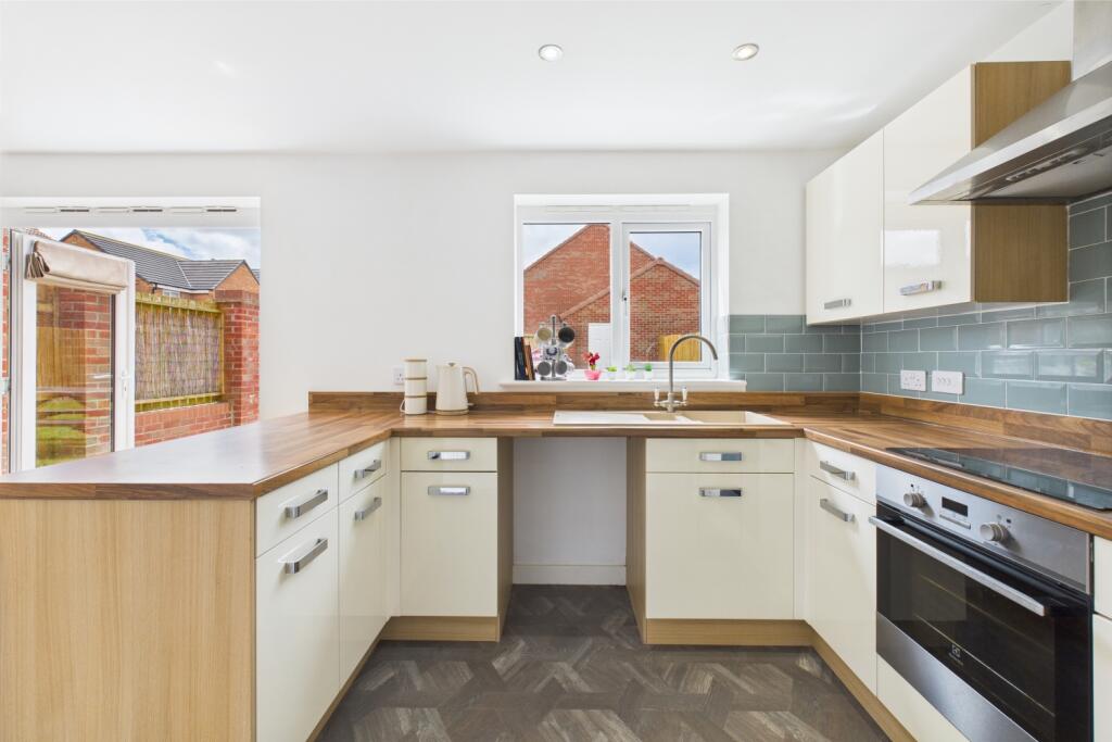 CAM03162G0-PR0277-STILL023