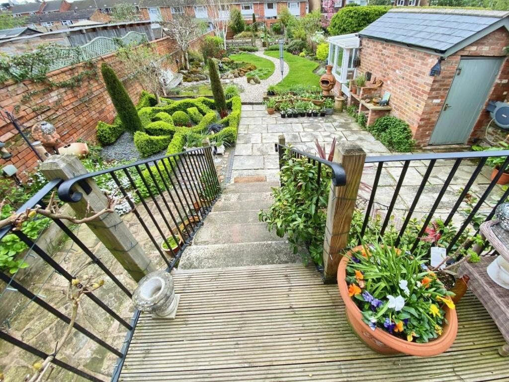 6ac103ce-Garden 20and 20Deck.jpg