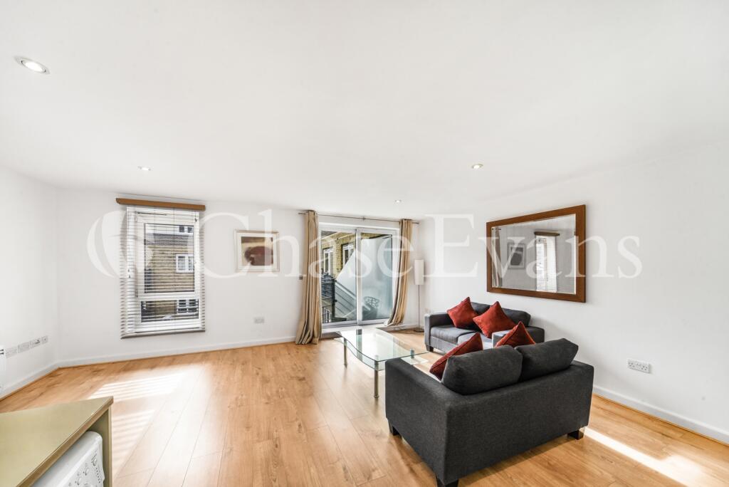 Living Area - Queens