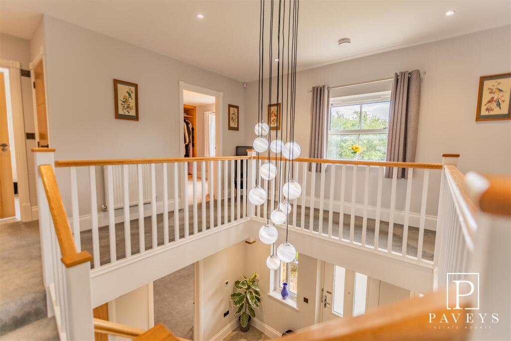 FIRST FLOOR GALLERY LANDING