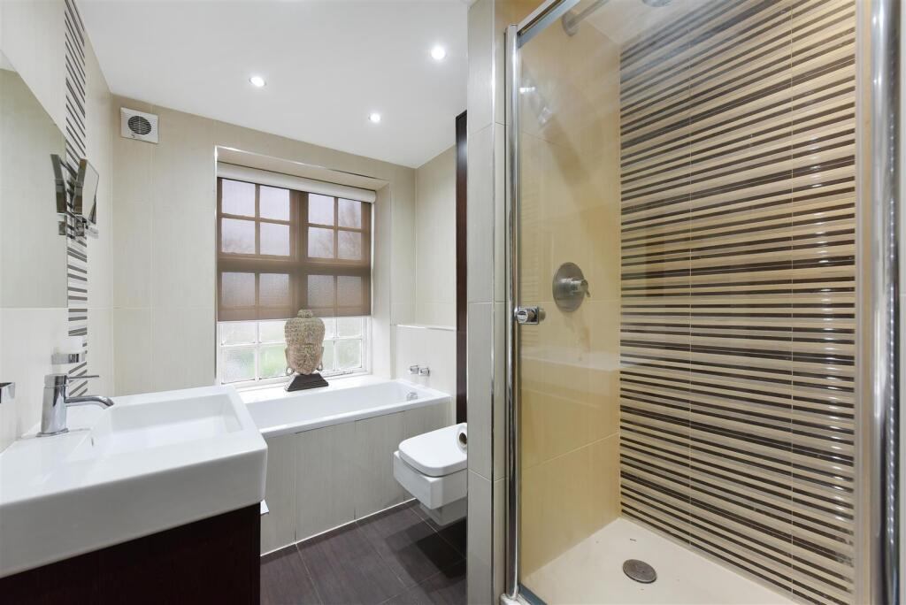 Flat 56, Heathcroft (8).JPG