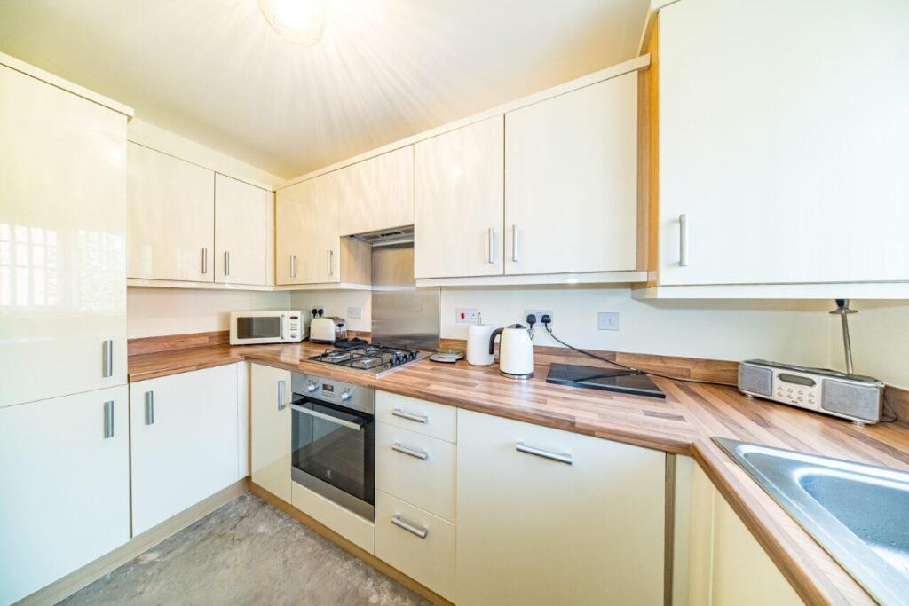 15 Station Road kitchen.jpg