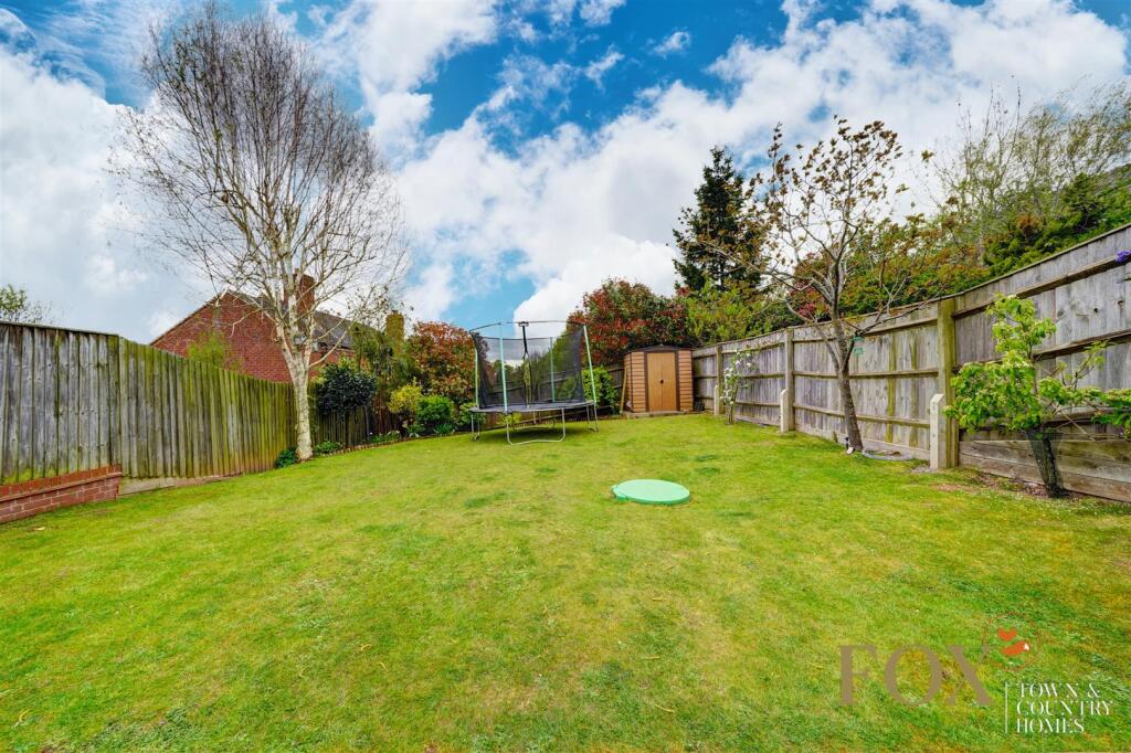 23 Hawthorn Rise (30).jpg