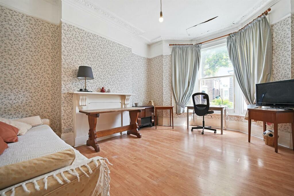 CCRE - 121 The Grove Bedroom 3 (1).jpg