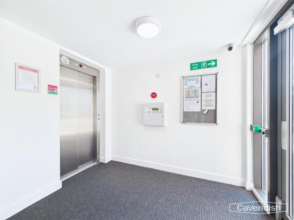 COMMUNAL ENTRANCE HALL
