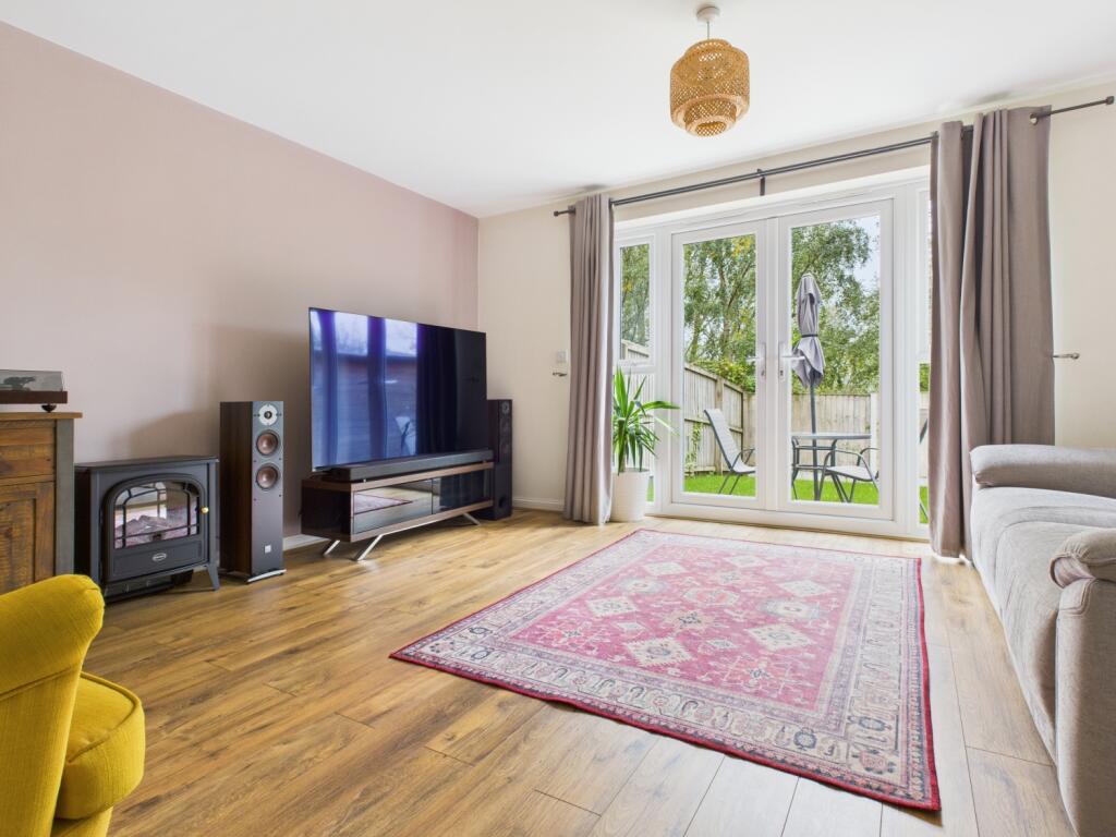 CAM03729G0-PR0154-STILL007