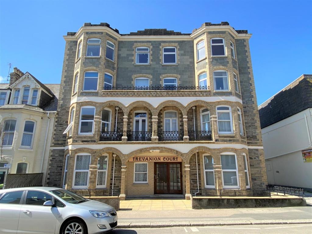 3 Trevanion Court