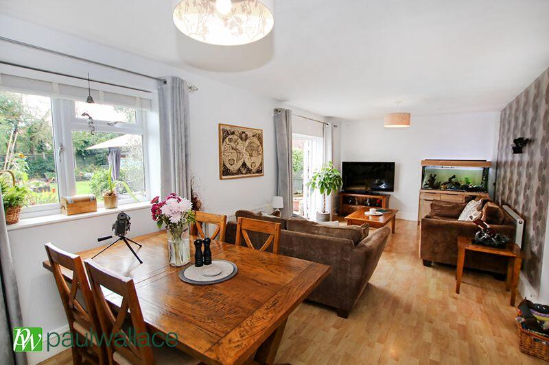 Lounge/Dining