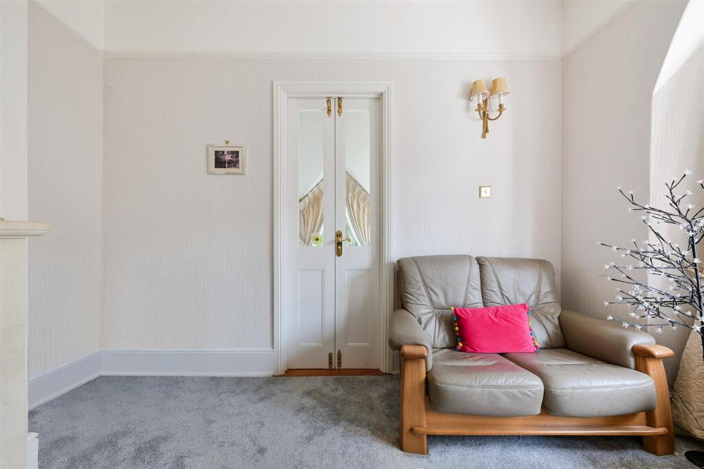 EAST LODGE, GARRATT LANE. 1 (11).jpg