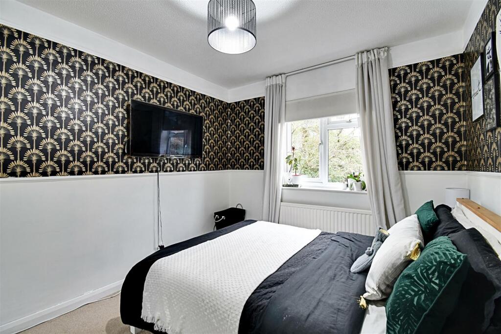 Bedroom 1_1.jpg