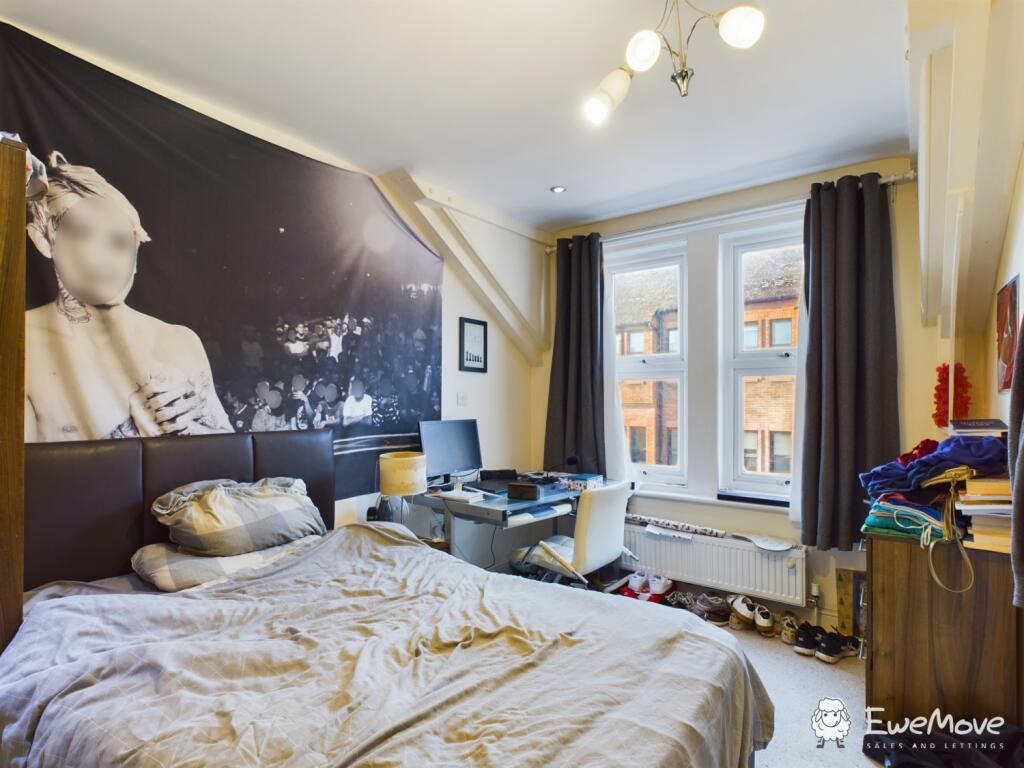 CAM02899G0-PR0044-STILL012