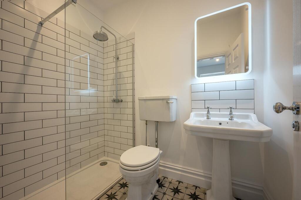 Bed 3 En-suite