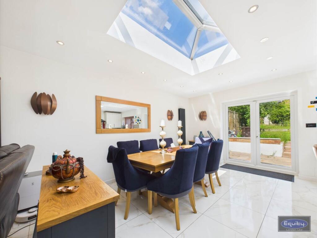 Dining area (2)