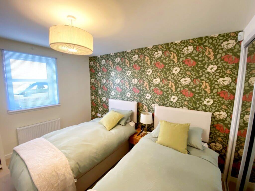 BEDROOM 2