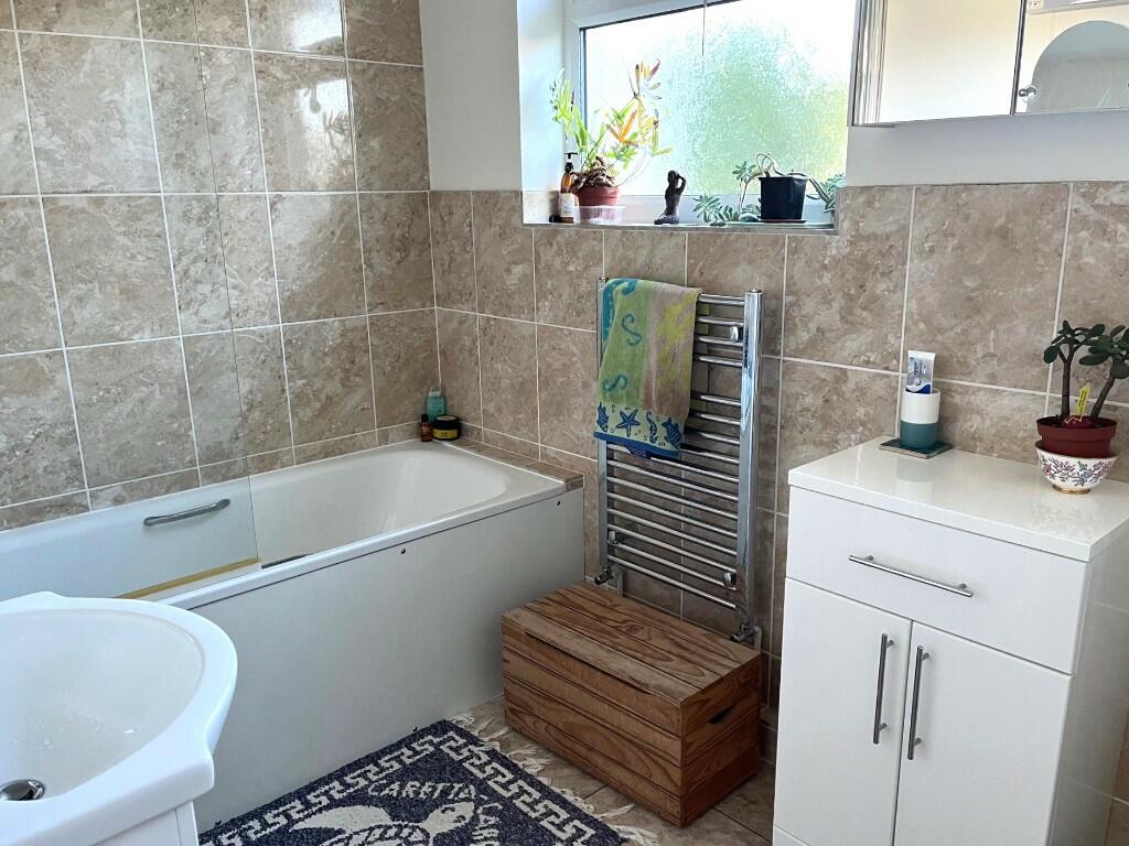 Bathroom (GF)