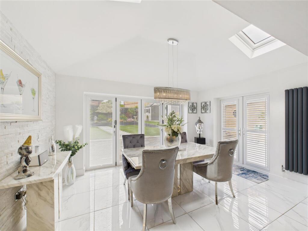 Living / Dining Area