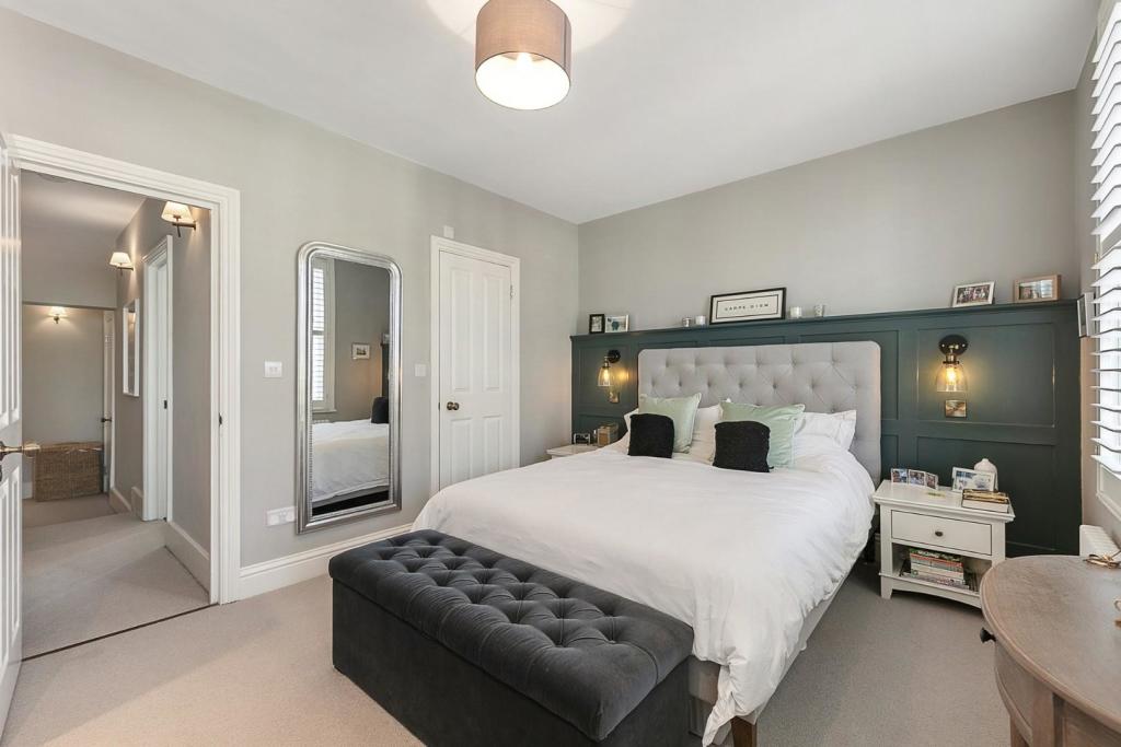 Bedroom (4).jpg