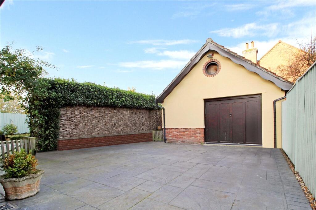Drive &amp; Garage