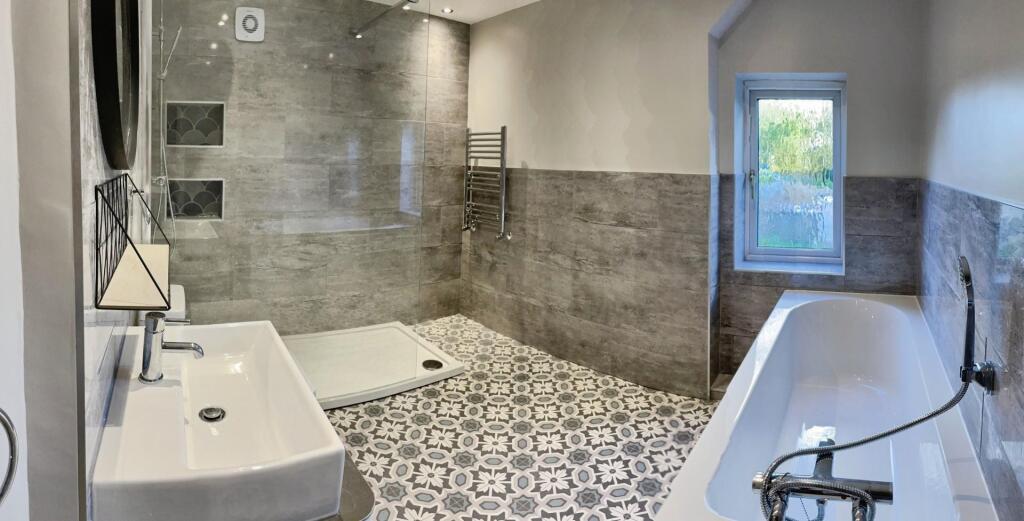 a79cbef2-bathroom 203.jpeg