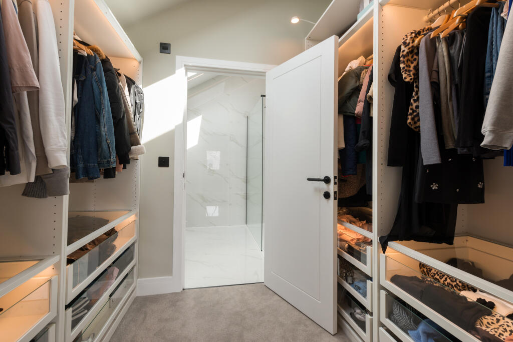 Walk-in Wardrobe
