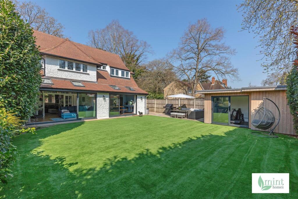 437__Woodham_Lane__Addlestone__Surrey__KT15_3QG42.