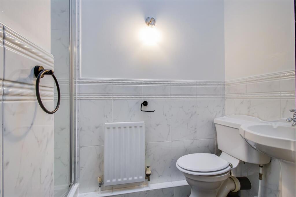 EN SUITE SHOWER ROOM