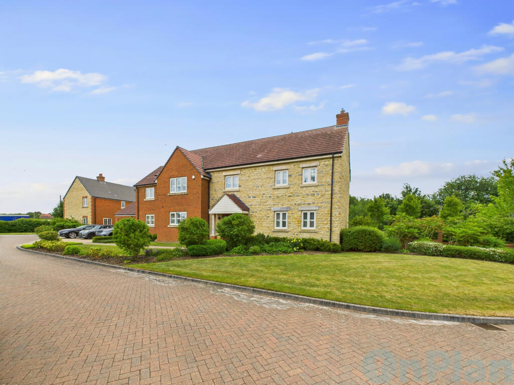 CAM04024G0-PR0028-STILL040