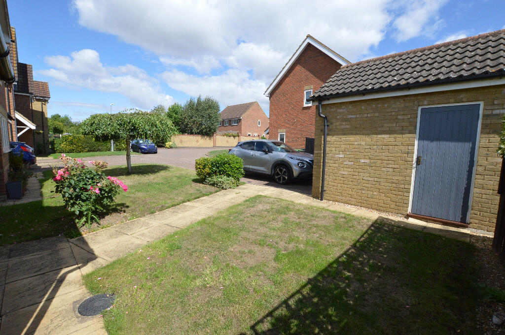 Front Drive / Garage