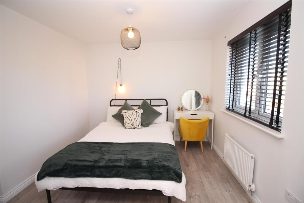 bedroom 3-3.JPG