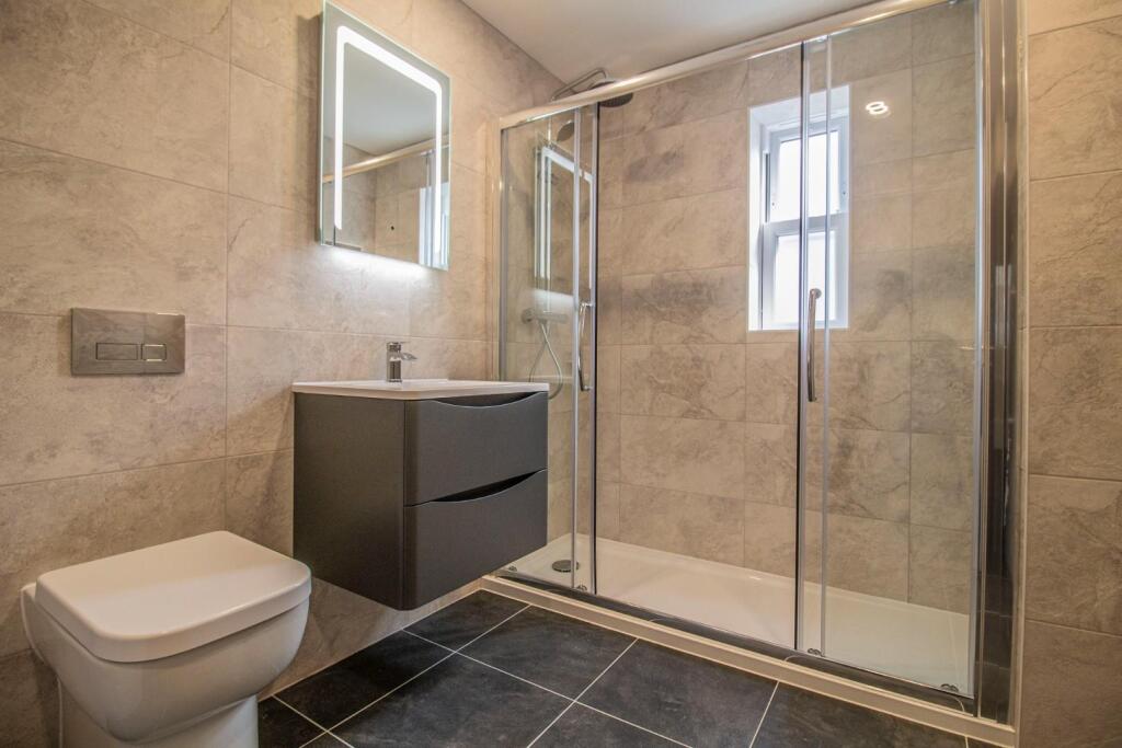Apartment 1_Saddler's Court [Shower Room] 01.jpg