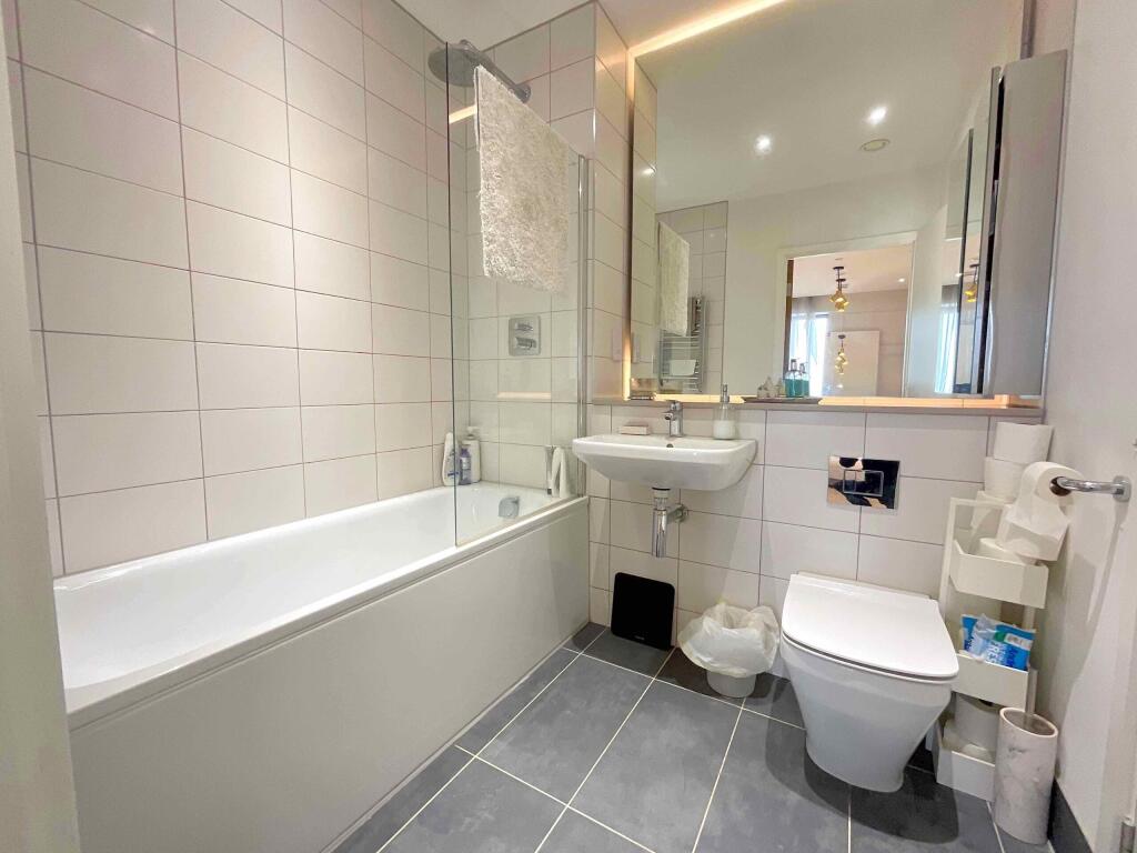 Jack &amp; Jill Bathroom