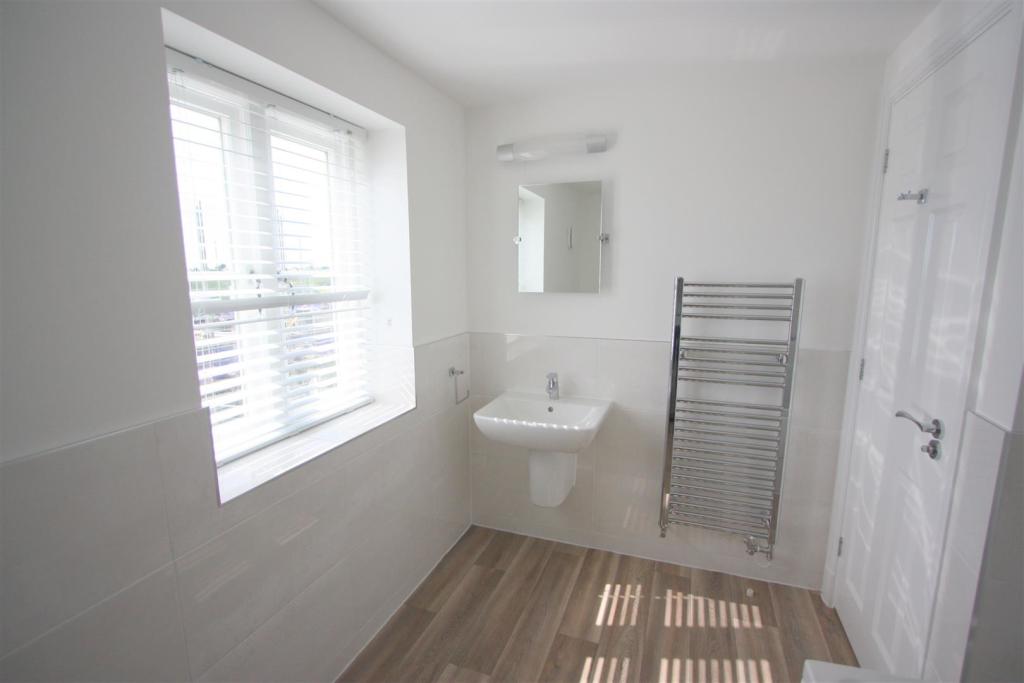 9 Stret Goryan Bathroom
