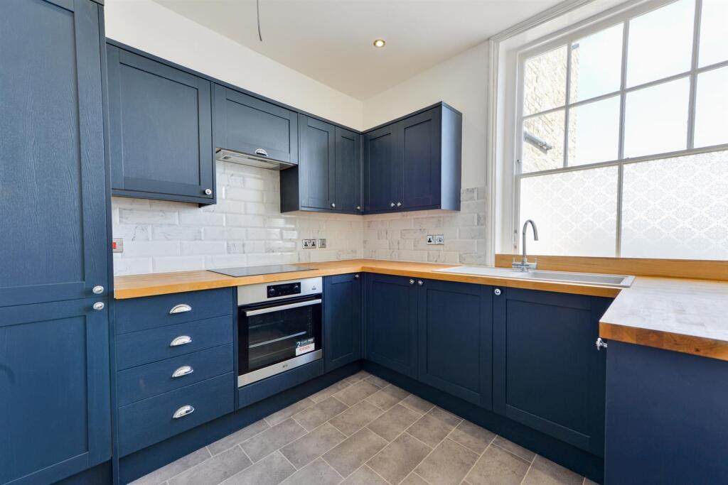 Flat 1, 12a Marine Gardens4.jpg