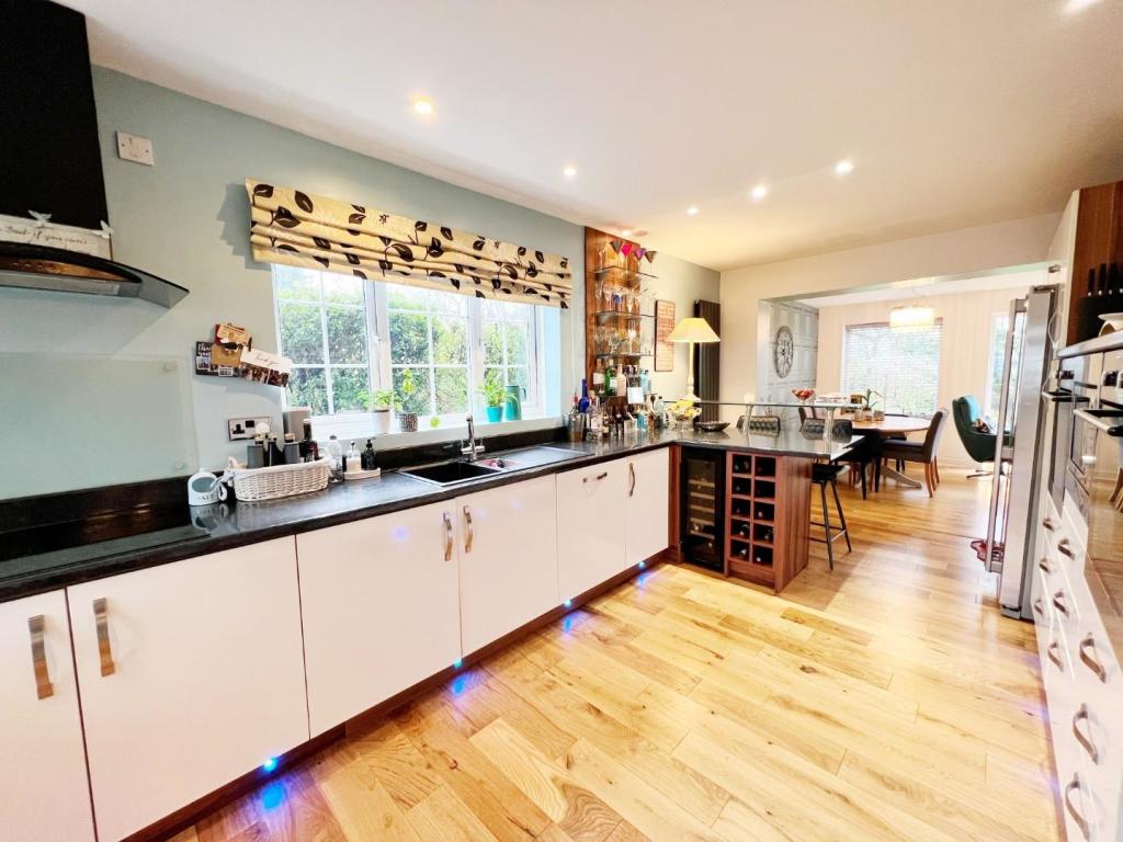 Kitchen pic 3.jpg