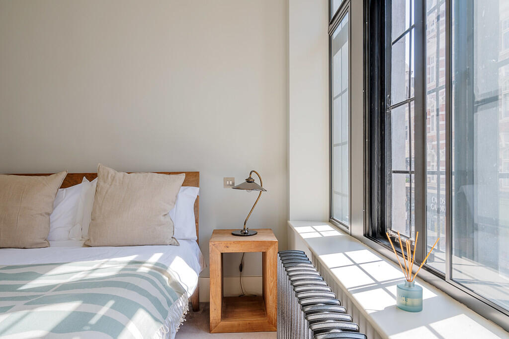 Paramount_House_0...