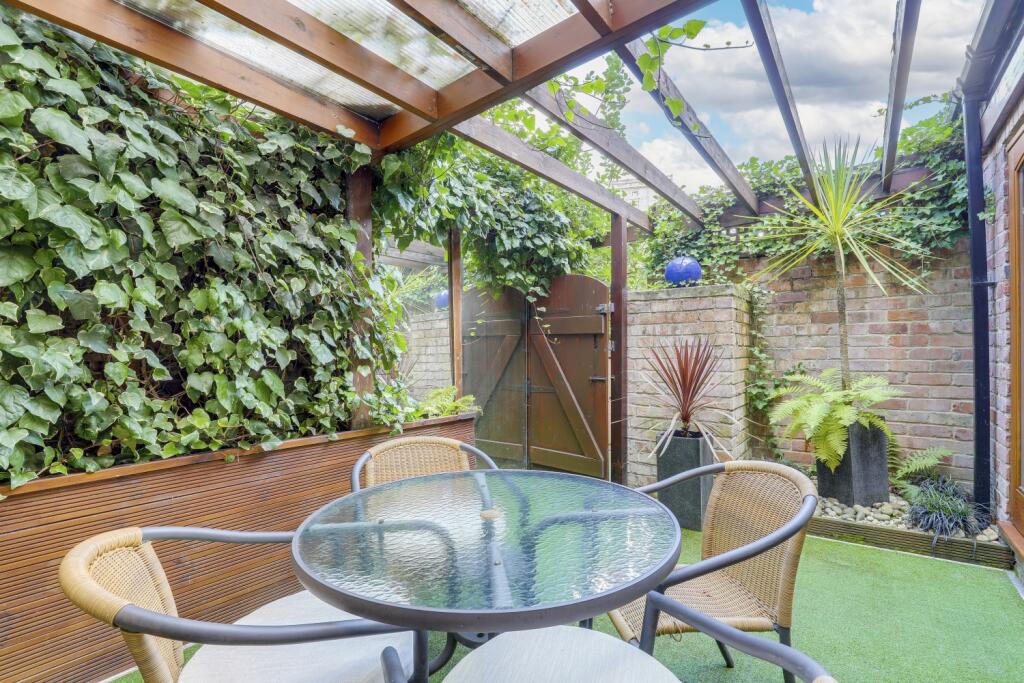 32 CASTLE B HARRY HIGH RES (22)