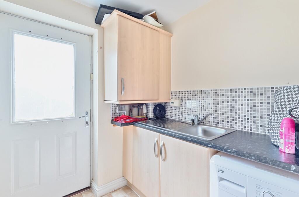 1294265-17-682c2a0d32308-ARW-1