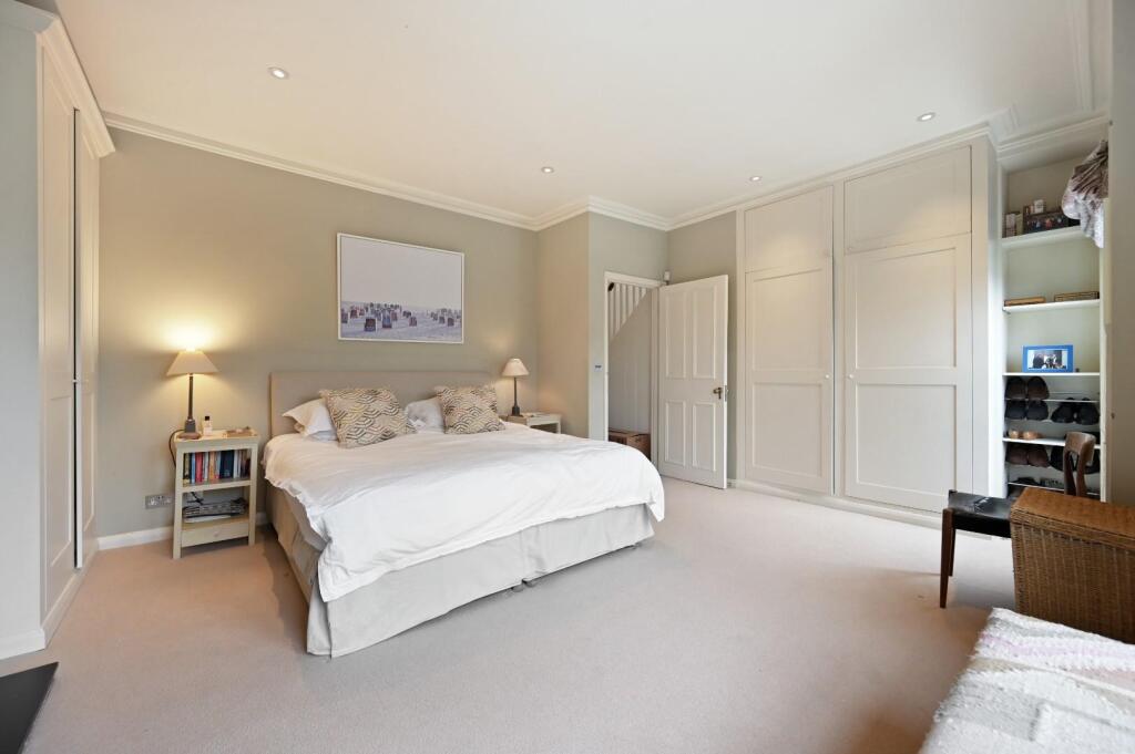 RCFB- brackenbury road- bedroom 6 (1).JPG