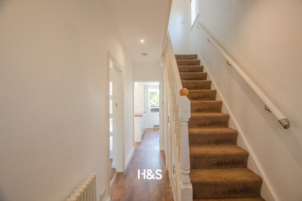 29 Hurdis Road - Hallway.jpg