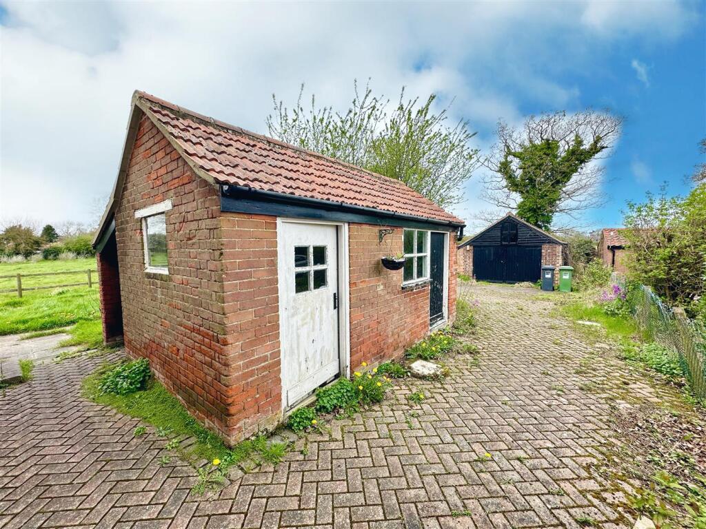 outbuilding.jpg